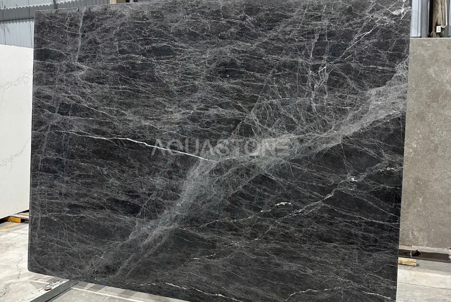 Đá Marble Dark Grey Emperador – Đường vân sắc sảo, tạo điểm nhấn quyền quý cho không gian