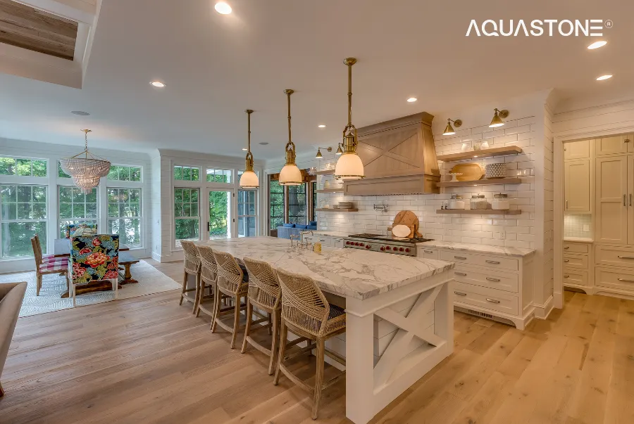 Mẫu bàn đảo bếp mặt đá Marble Volakas White mang đến vẻ đẹp sang trọng, hiện đại và trở thành điểm nhấn nổi bật cho không gian bếp
